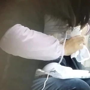 老婆奶水太多，吸出来
