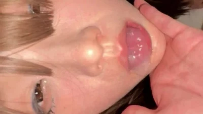 现在的女大学生太骚了！学业没完成骚逼技巧先毕业，各种玩法配合度堪比少